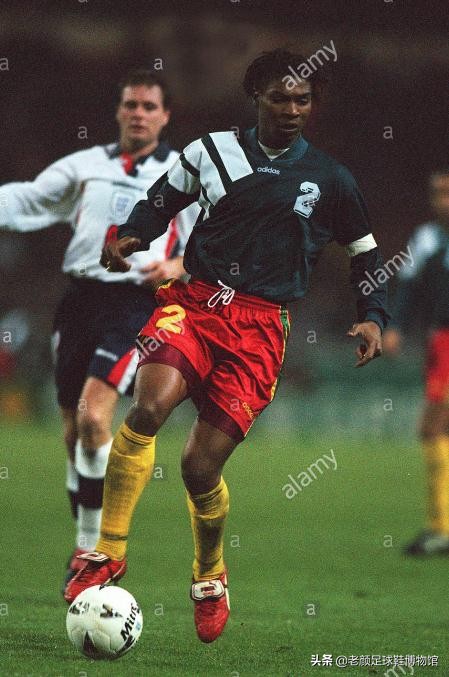 曾经风靡98世界杯的彩色pumaking，如今低调变身成贝莱林小黑鞋