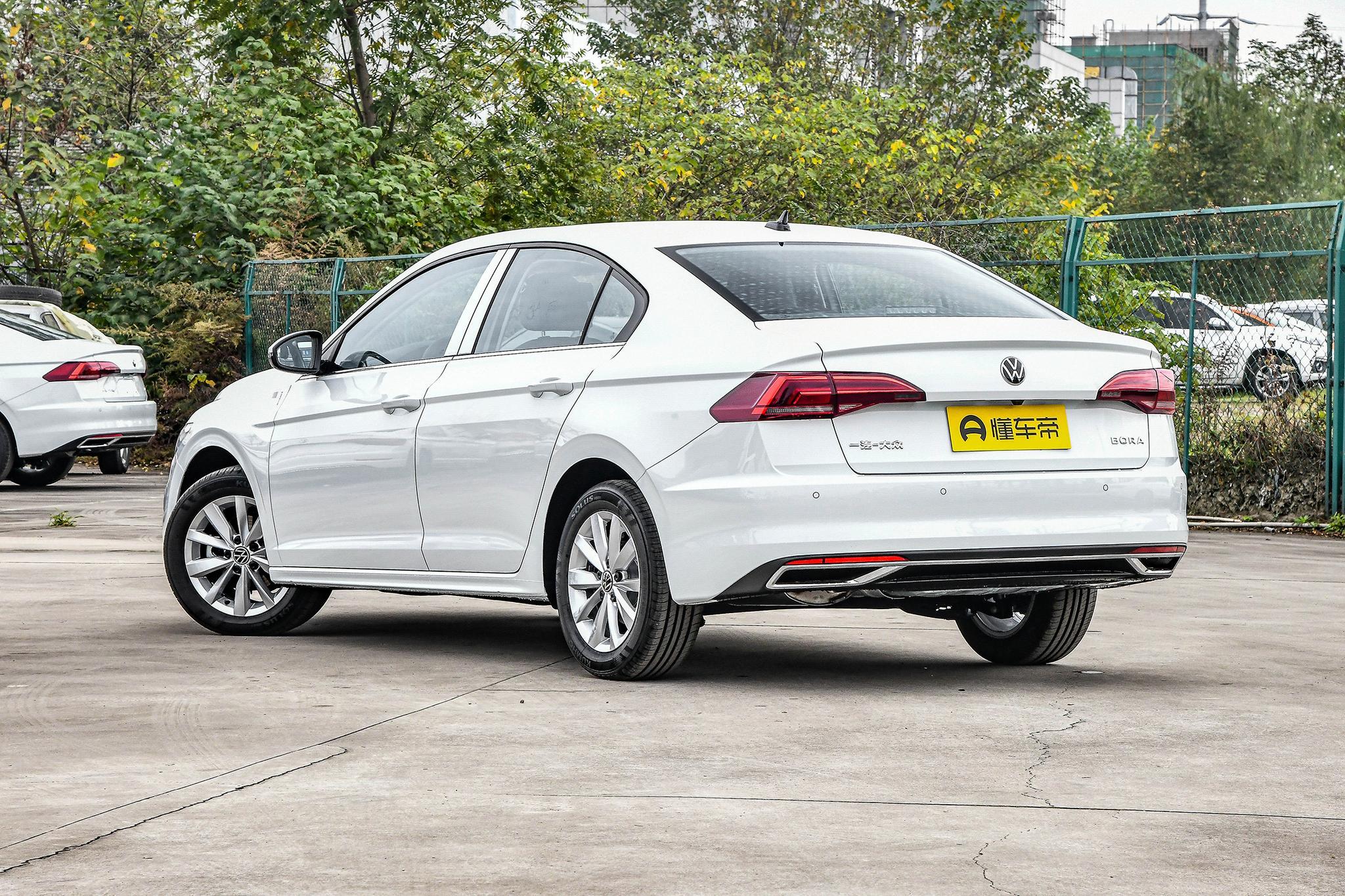 新款伊兰特对比宝来,买伊兰特还是轩逸比较纠结