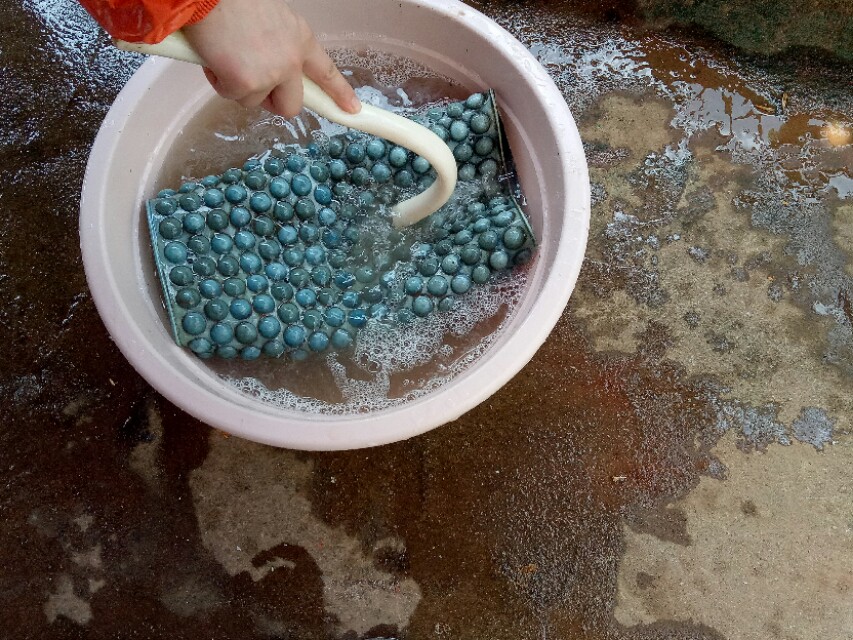 带洞的软pvc地垫脏了怎么清洗,纯羊毛皮地垫的正确清洗方法