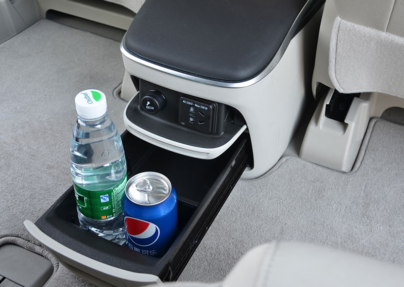 gl8改装扶手箱过程,gl8低配升级原厂扶手箱