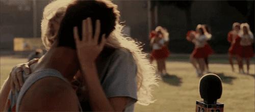 接吻尴尬吗,接吻尴尬场面