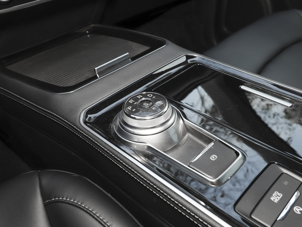 沃尔沃xc60和福特锐界plus哪个好,福特锐界plus2021和昂科威plus