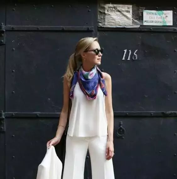 丝巾搭配50岁,丝巾10种搭配方法