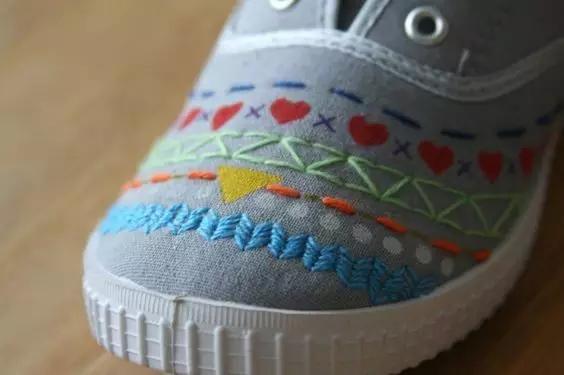 小白鞋怎么改好看,小白鞋变颜色教程