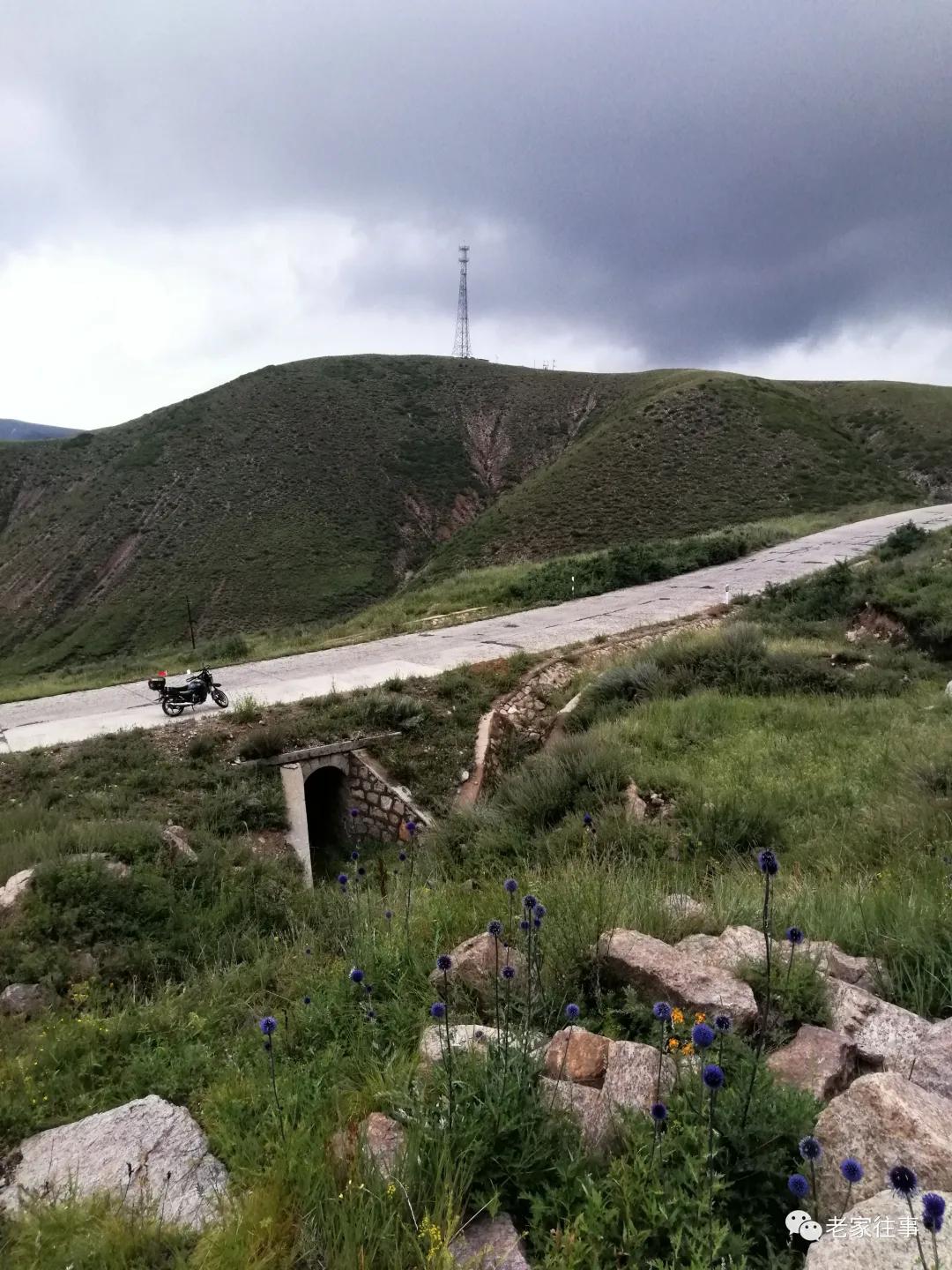 骑摩托车去旅行,拉着摩托车去旅行