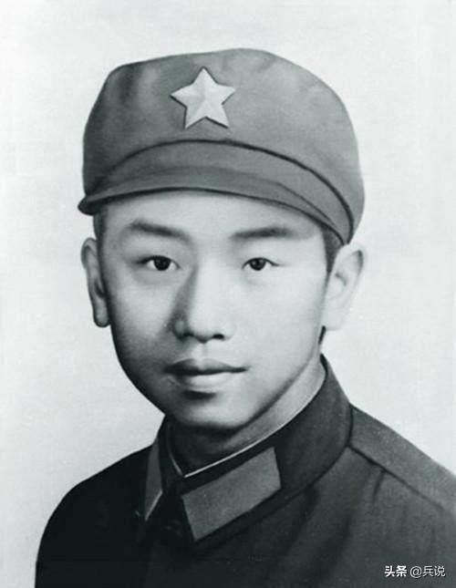 我军迷路战士路遇蟒蛇,顺藤摸瓜俘虏2名越南女特工