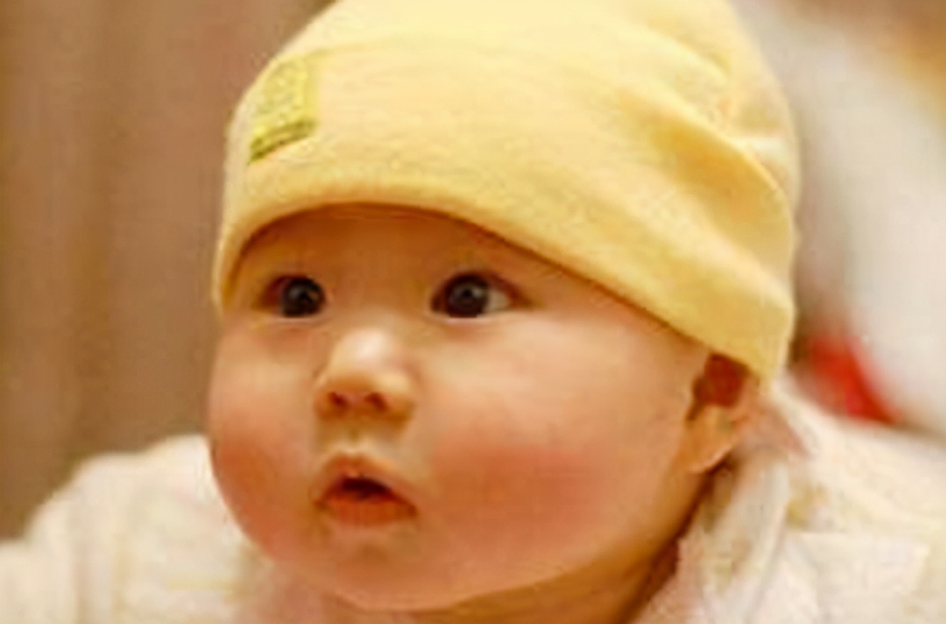 给宝宝拍嗝过程中吐奶怎么回事,给宝宝拍嗝时吐奶应该怎么办