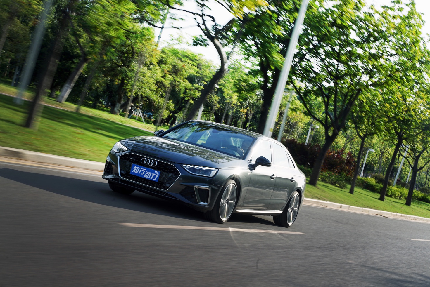 奥迪a4l女生使用体验,女司机奥迪a4l适合什么颜色