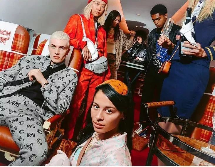 从濒临倒闭到年营收25亿,从濒临倒闭到市值266亿