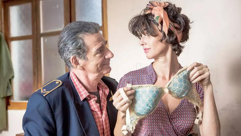 《文胸奇缘》：火车司机拿着文胸到处寻找失主，这影片太不正经了