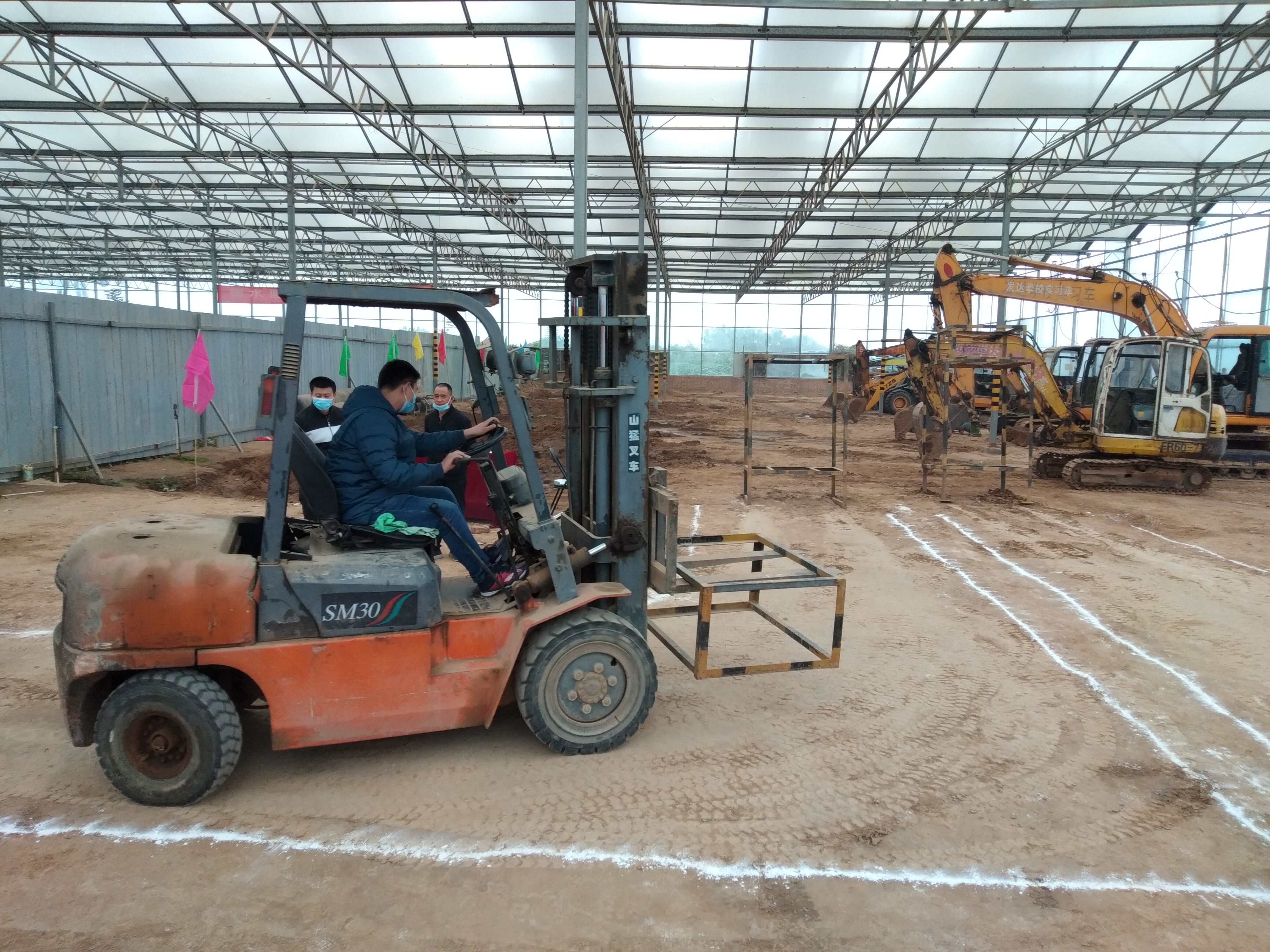 叉车司机一般一个月工资真实情况,叉车司机干什么挣钱