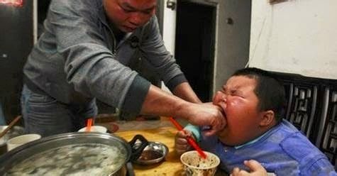 鱼刺卡住喉咙正确急救方法,一岁宝宝卡住喉咙急救视频