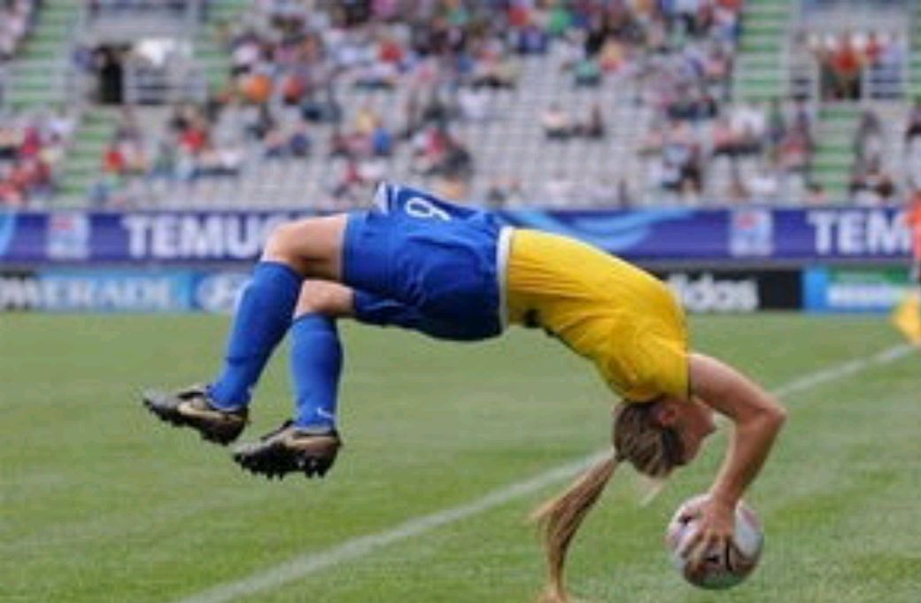 足坛神迹进五球,足坛十大杂耍过人