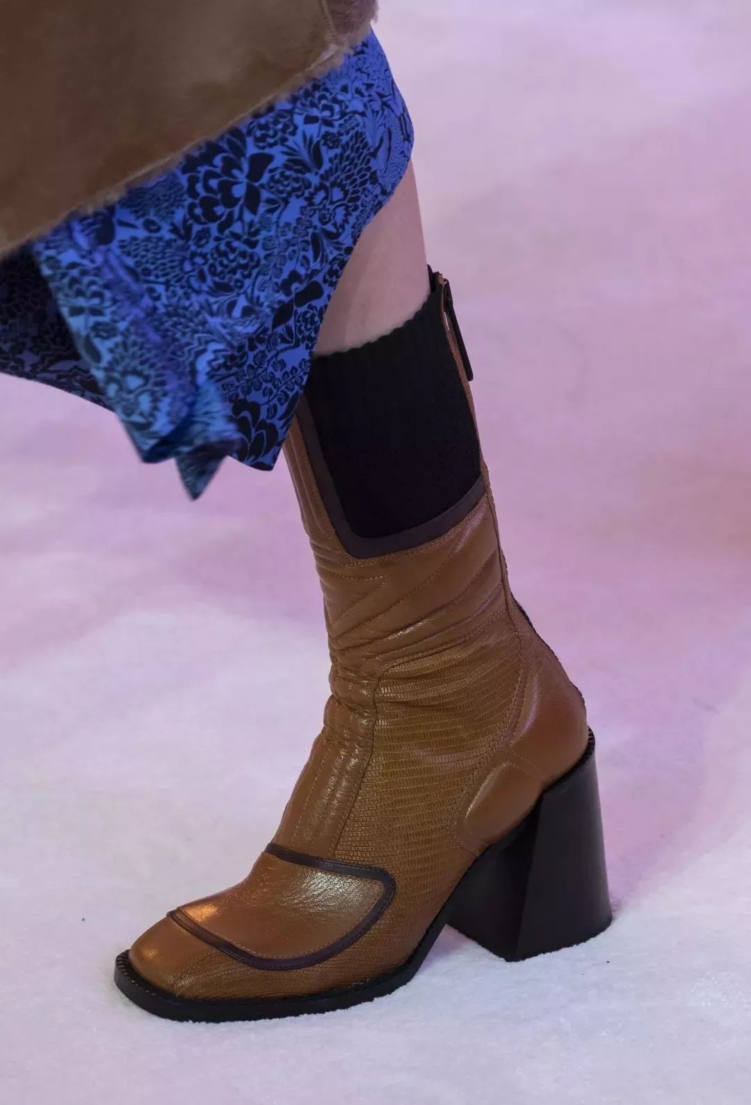 一双靴子竟然可以这么百搭,一双靴子有1kg吗