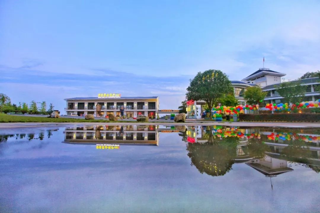 清凉寨丨“枫”景尚好,年会火热预定中!