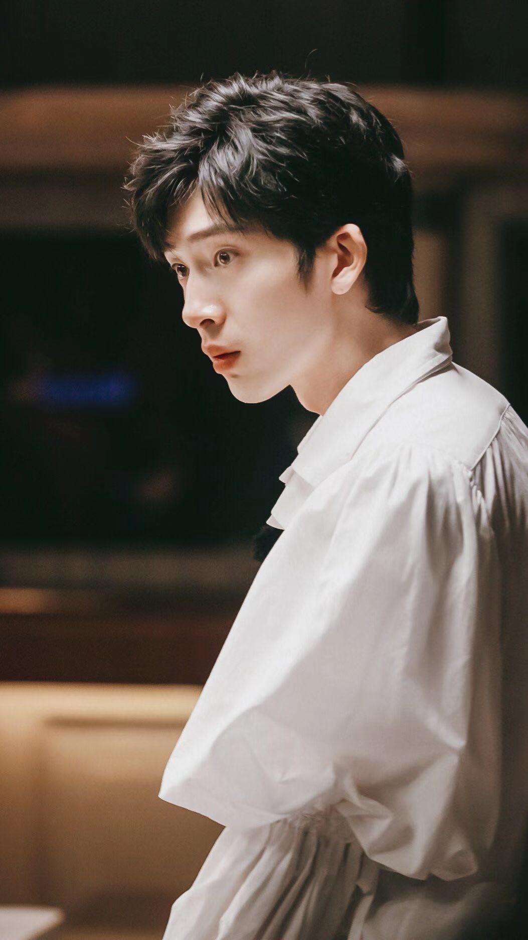 井柏然王一博白敬亭搞怪拍照,井柏然白敬亭朋友圈互动