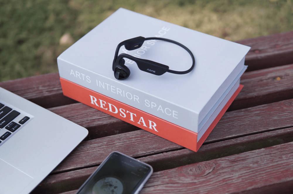 头戴式耳机对耳朵伤害更大吗,大耳机和小耳机哪个对耳朵好