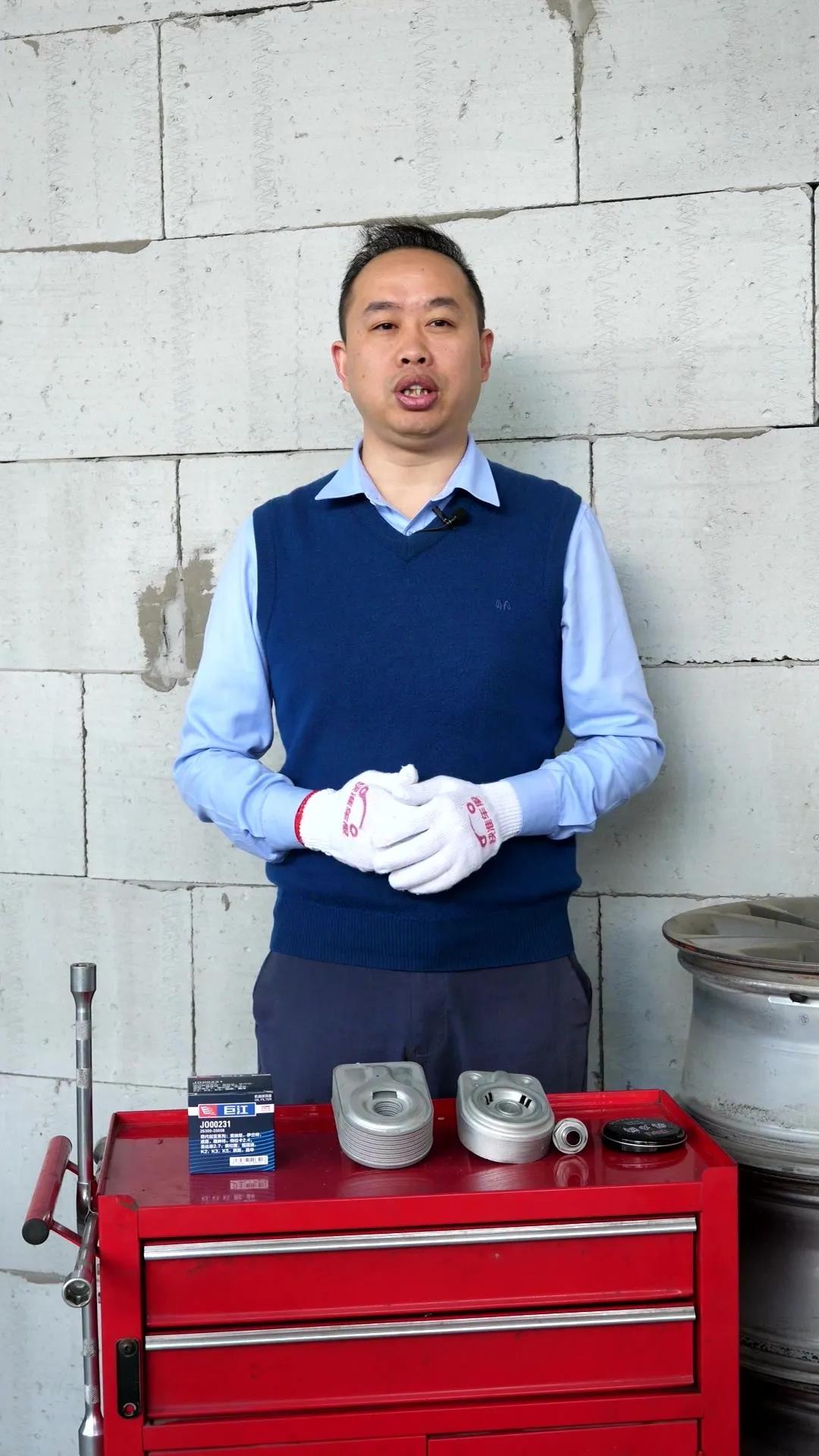 奥迪q7机滤底座漏油怎么处理,机滤稍微漏油需要更换吗