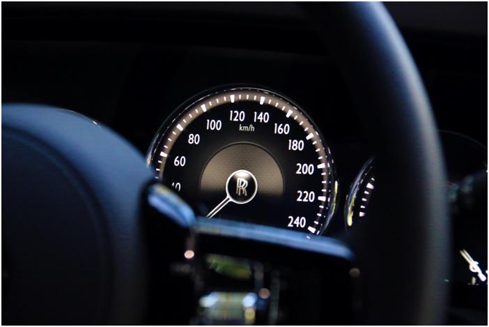 试驾劳斯莱斯古思特新款,新款劳斯莱斯古思特沉浸式体验