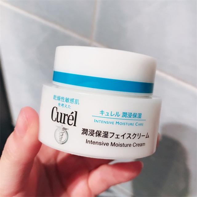 秋冬应该选择什么样的面霜 (四款平价适合秋冬的面霜测评)