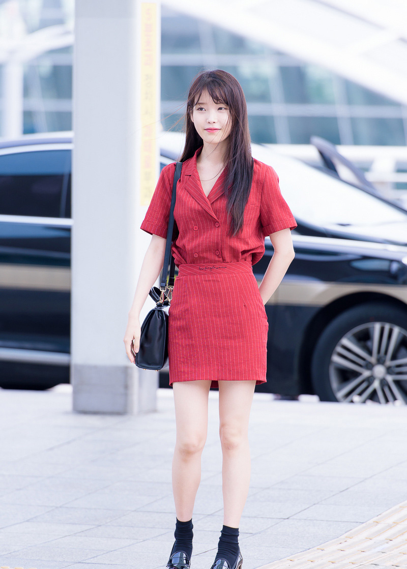 刘诗诗同款黑毛衣连衣裙,刘诗诗牛仔裙穿搭太惊艳了吧