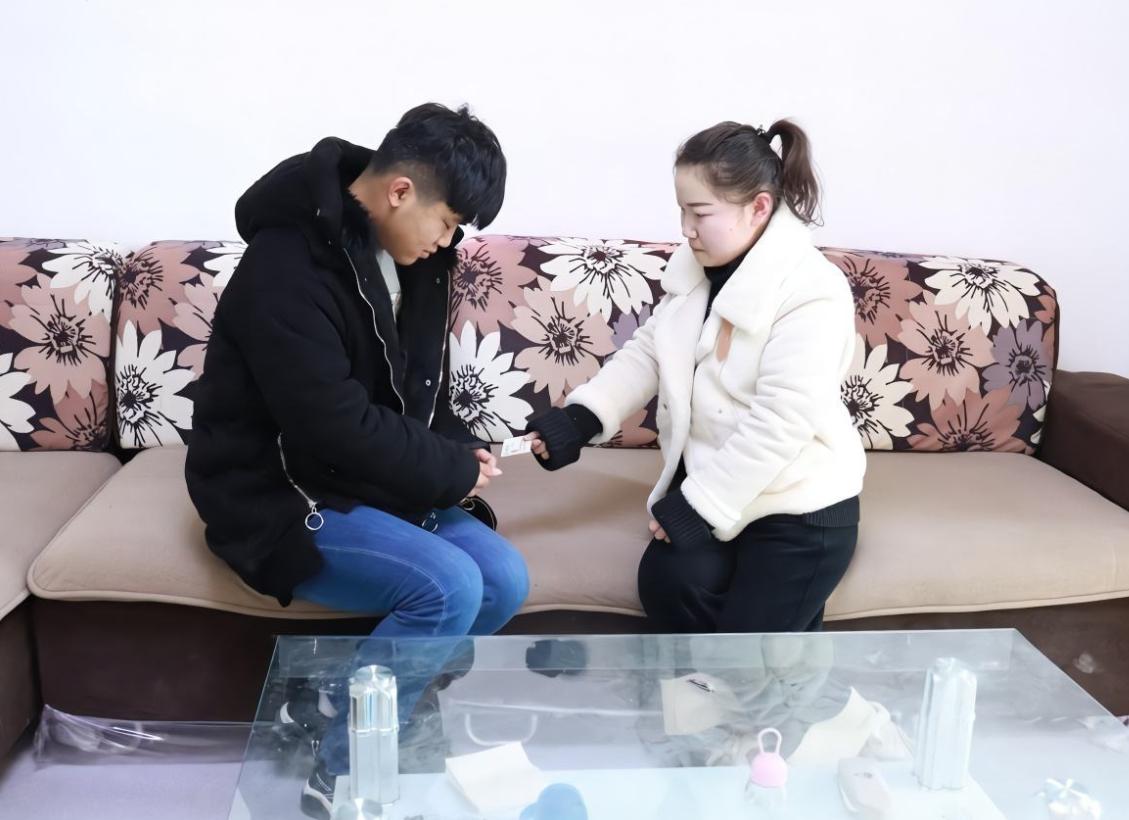 情侣借钱问题大全,情侣之间借钱多少达成立案标准