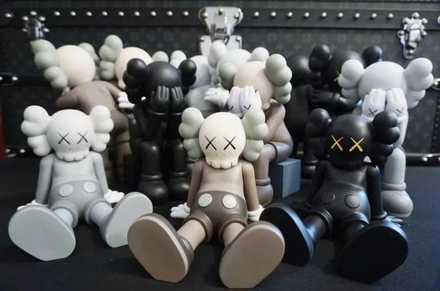 优衣库绿色口袋t恤kaws,2021优衣库kaws联名t恤