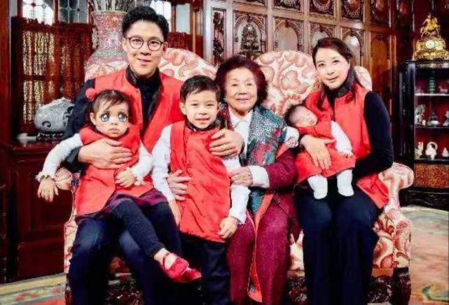 霍英东原配妻子，陪他从穷小子到商界大佬，吕燕妮经历了什么？