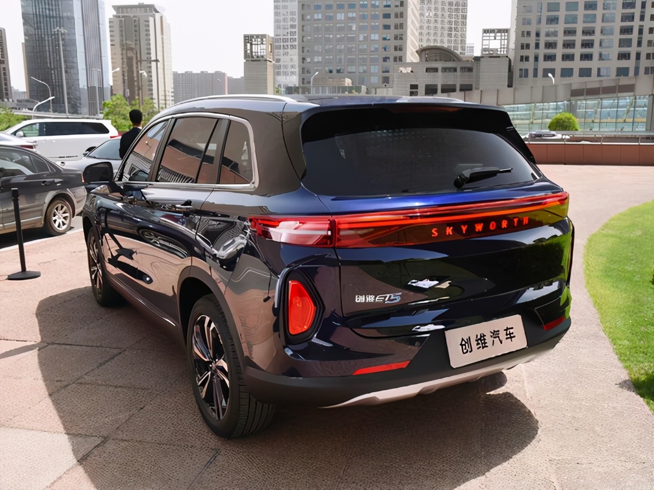 继恒大、小米之后，创维汽车也来了，谁还记得奇瑞牌挖掘机？