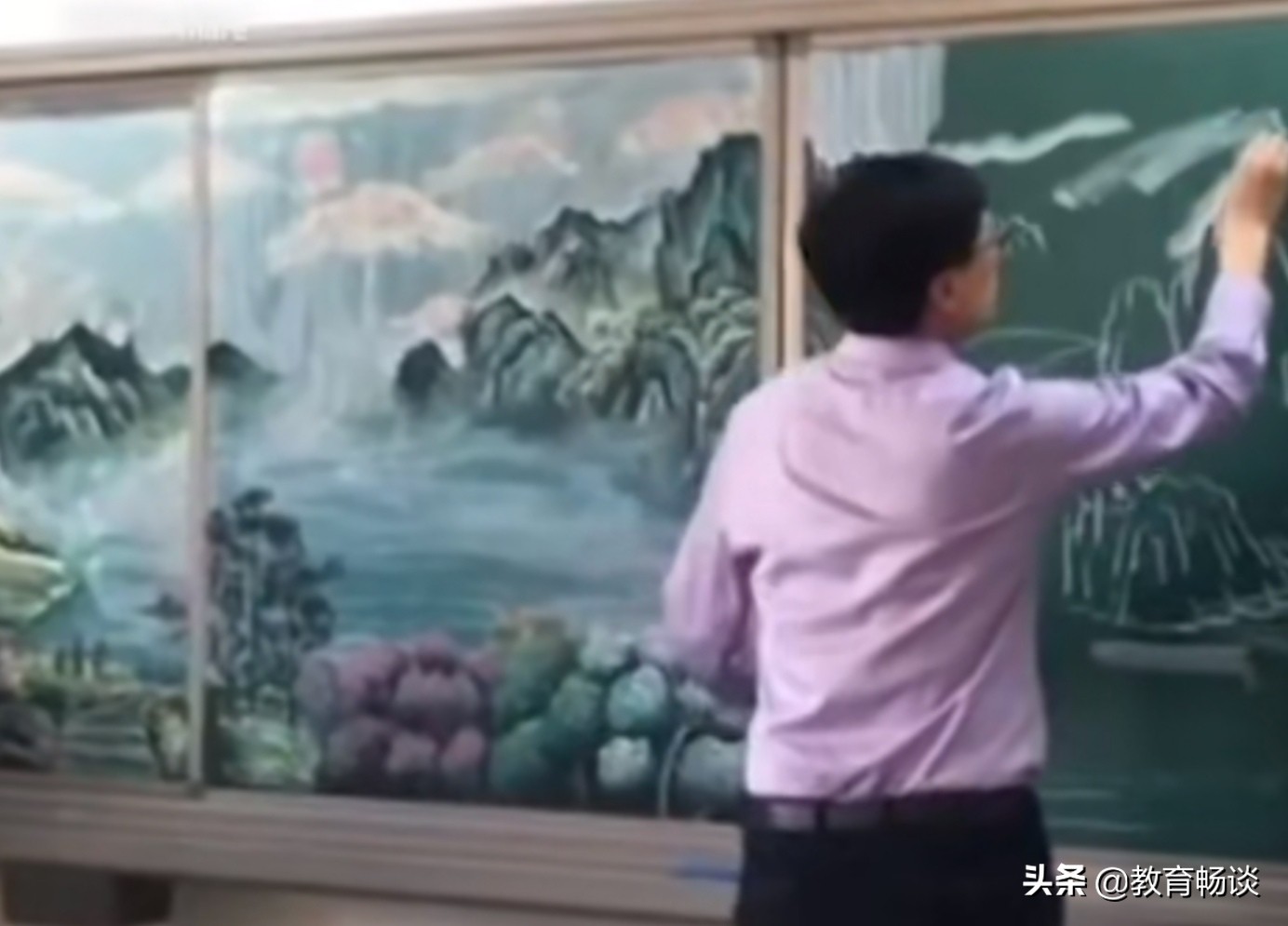 黑板画老师,语文老师画的画真好看