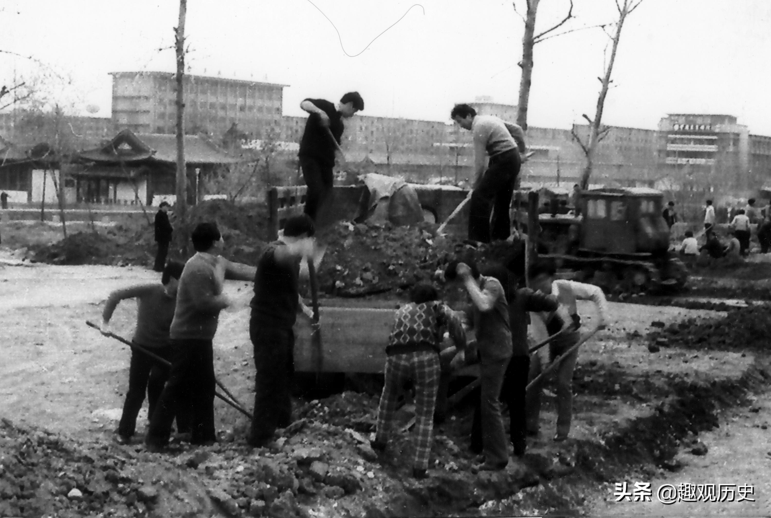 北岛一字诗《生活》，短短一字却直指人心，是杰作还是哗众取宠？