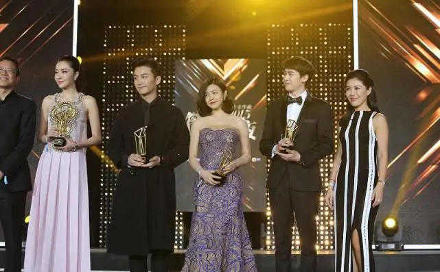 陈妍希和陈晓是姐弟恋吗,陈妍希小龙女脸