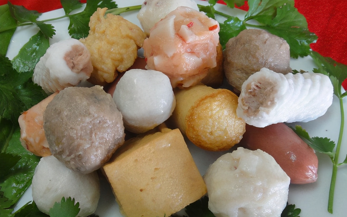 市场上火锅丸子是什么做的能吃吗,火锅丸子价格很低是怎么制作的