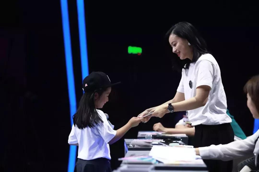 浙江卫视晶晶主持的节目,浙江电视主持美女晶晶