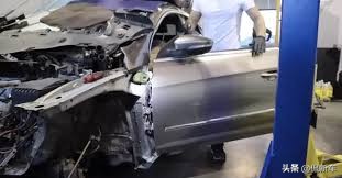 小车被撞凹陷怎么办,车尾被撞小凸要维修吗