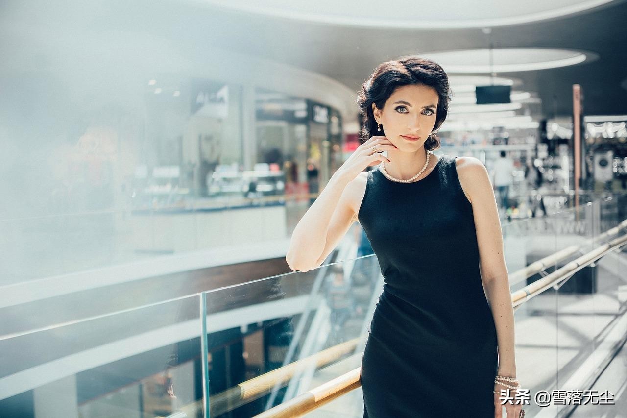 情侣之间太黏了怎么办,情侣黏在一起