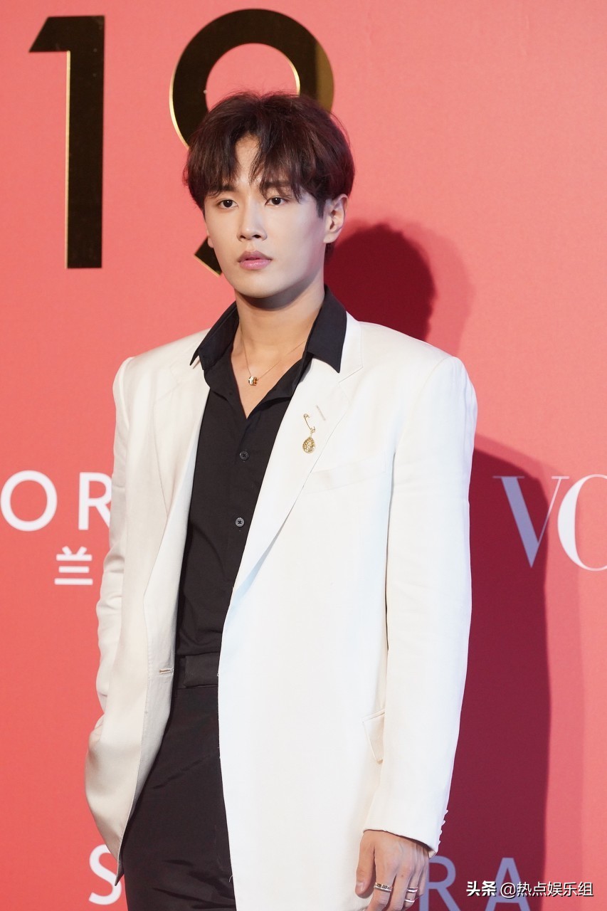 李汶翰粉丝死磕“炒作”,网友要杜华兑现承诺,往事被扒疑遭反噬