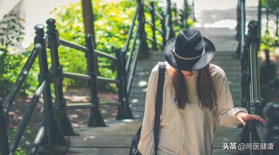 口苦阴虚湿热困脾胃该吃啥药,口干口苦湿热的经方