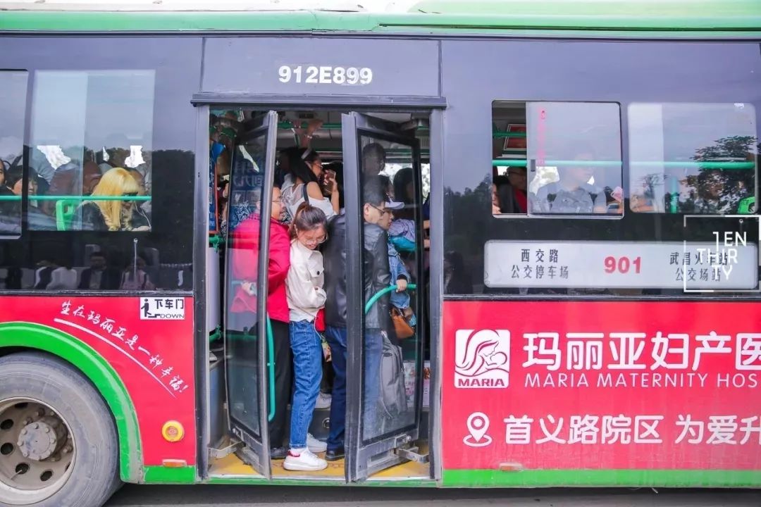 每一辆901，都承载着武汉江夏上万学子的青春