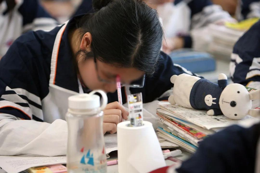 年轻人，你这不是泡脚，你这是卤猪蹄