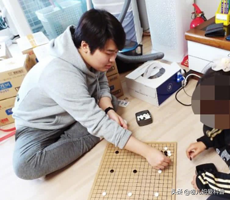 N号房创建者godgod曝光:每天7个孩子被侵害,这3类孩子要警惕