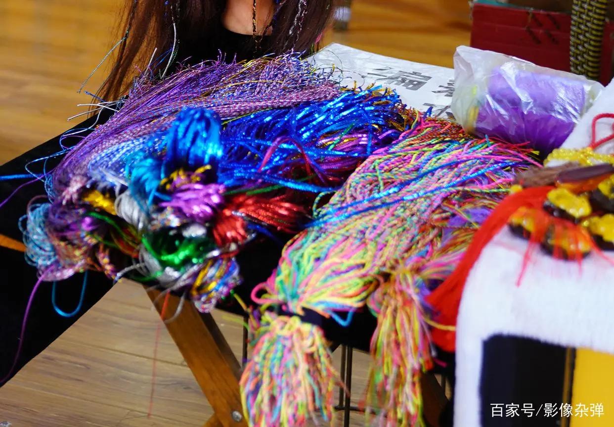 彩辫的寓意,云南彩辫真的是寡妇辫吗