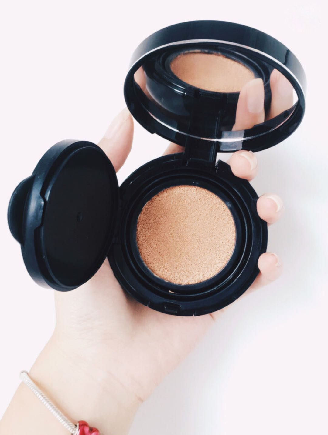 迪奥气垫和香奈儿气垫哪个最好用,迪奥香奈儿阿玛尼粉底液哪个好