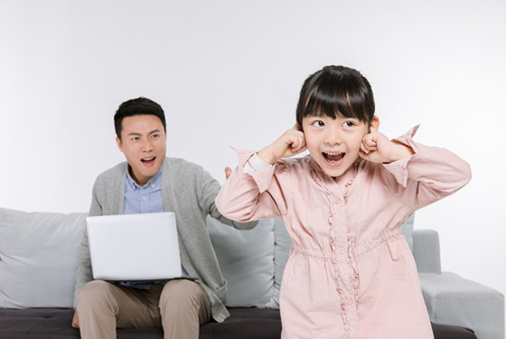 小孩10岁不喊人怎么教育,孩子十喊九不应怎么回事