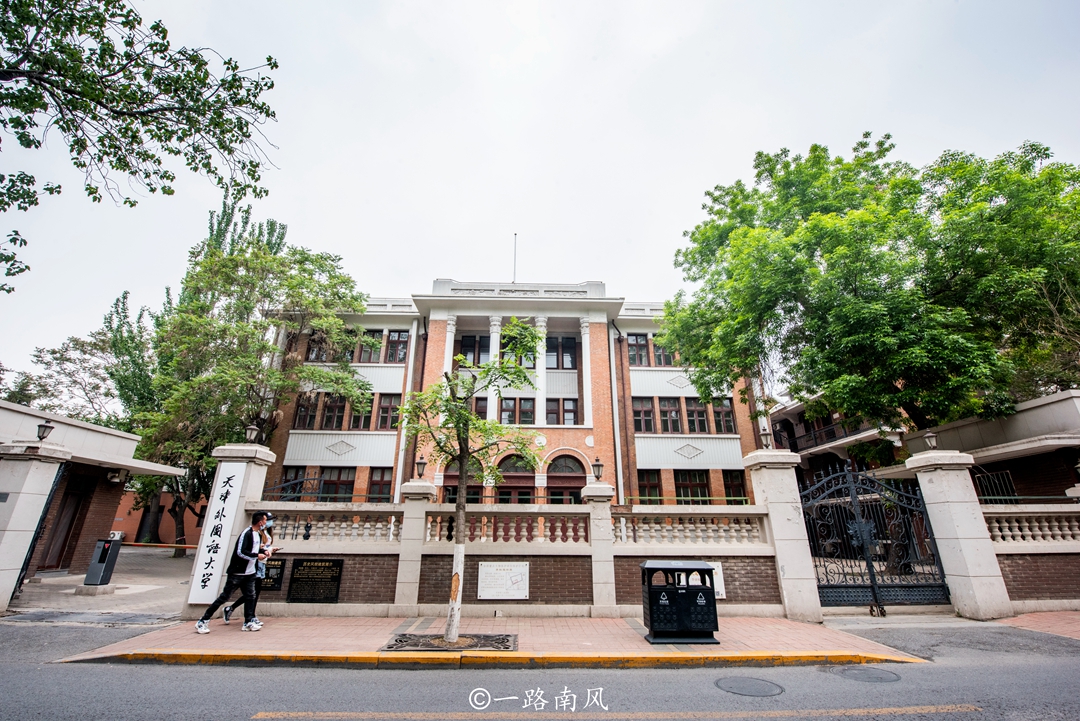 天津五大道，中国保存最为完整的洋楼建筑群，人称万国建筑博览苑