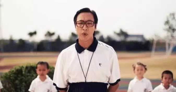 为什么周星驰在电影中重用小鲜肉,为什么周星驰不喜欢戴眼镜的人