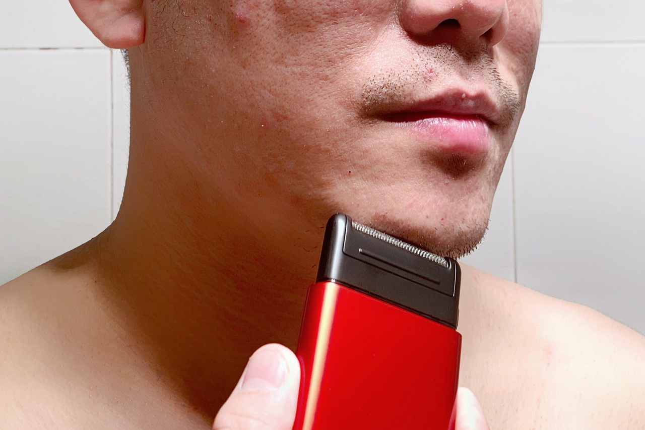 当钢丝遇到变形金刚联名款剃须刀---体验铜师傅便携剃须刀