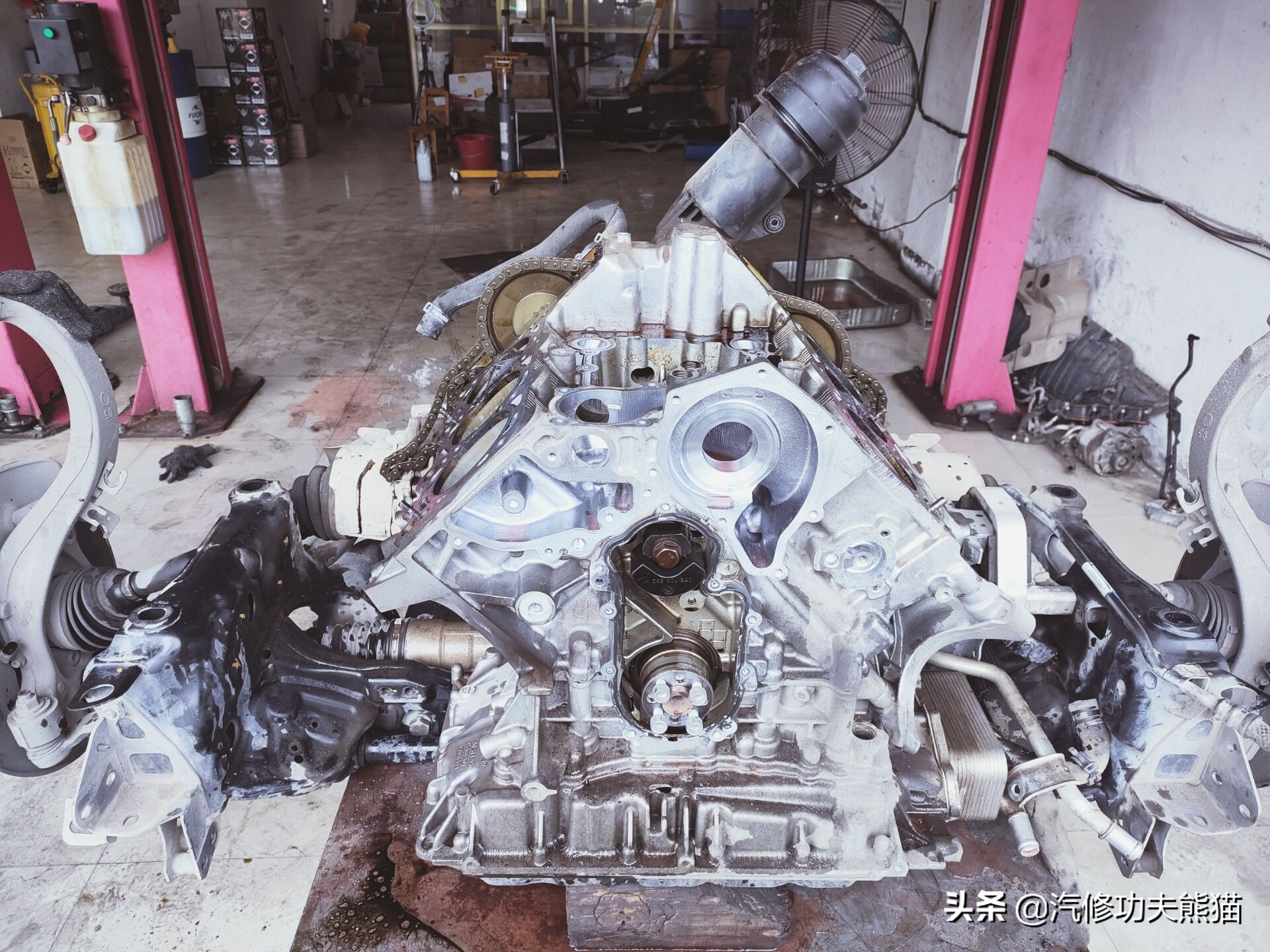 奥迪a8烧机油吗48v轻混,奥迪a8烧机油一千公里烧0.5正常吗