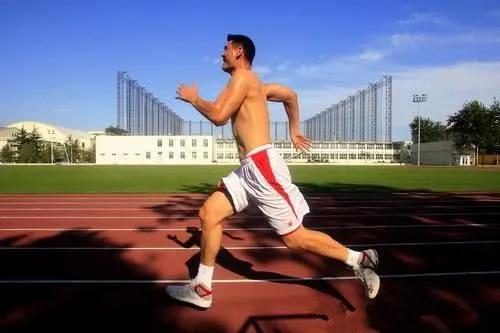 姚明跑10km,姚明跑10公里要多久