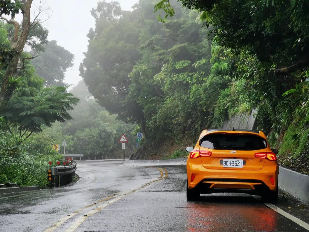 福克斯stline两厢钢炮,福克斯stline试驾2021是8at吗